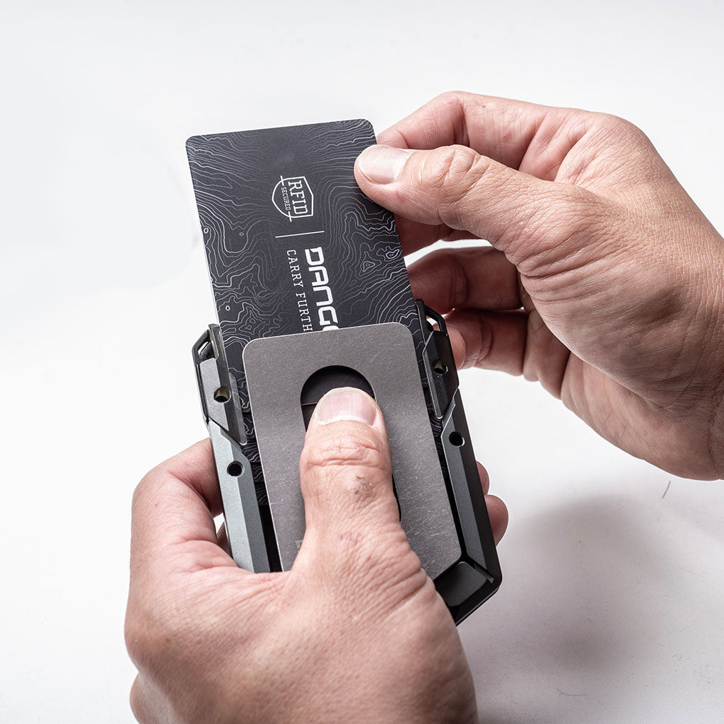 M4 MAVERICK™ RAIL WALLET with TITANIUM CLIP